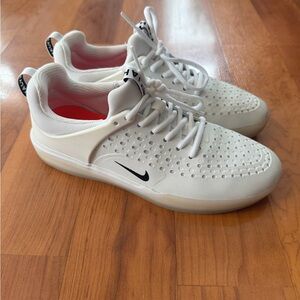 Nike SB Zoom Nyjah 3 White Summit Hyper Pink Shoes